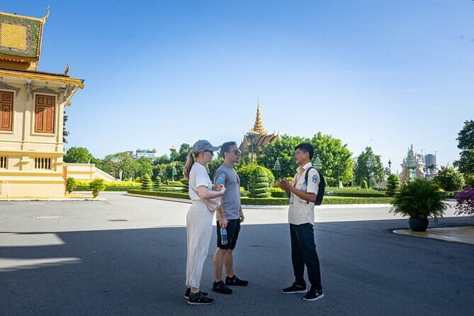 Phnom Penh: Highlights Tour Including National Museum - Wat Phnom: the 14th-century temple break at the top