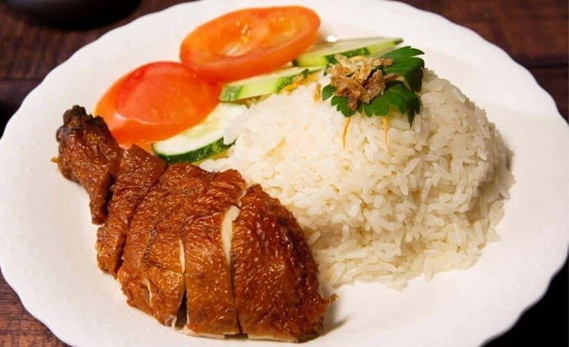 Phnom Penh: Morning Foodie, Market Walking & Street Art Tour - Central Market Phnom Penh: the tastings that teach your palate