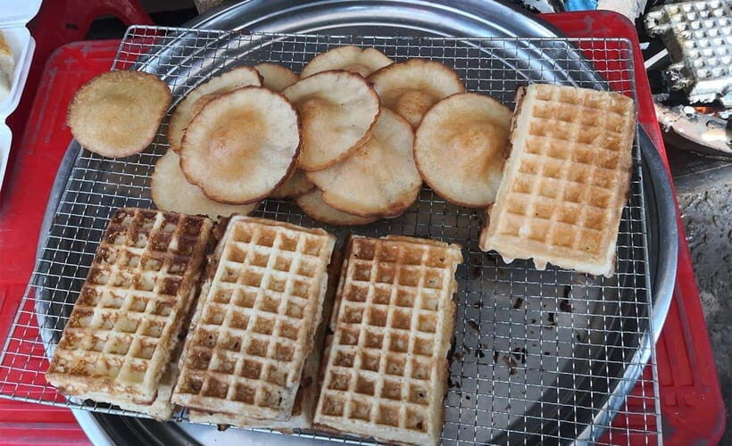 Phnom Penh: Morning Foodie, Market Walking & Street Art Tour - Sangkat Boeung Kak 1: handmade souvenirs with a story