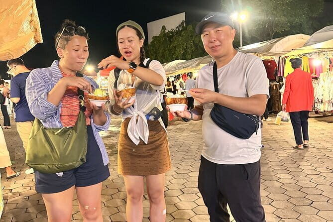 Phnom Penh Night City Highlights & Local Food tour by Tuktuk - Stop 2: Sophath noodle soup—why this family restaurant stop is the heart of the tour