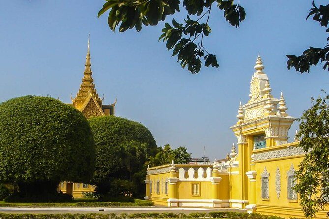 Phnom Penh Tours and Mekong River cruise - Wat Phnom on your own: a shorter, lighter reset