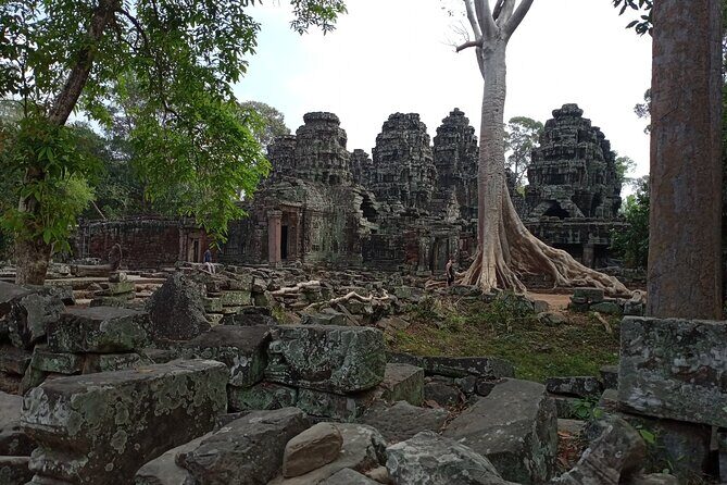 Preah Khan, Neak Pean and Pre-Rup Private Tour - Private transport, bottled water, and a guide who keeps it moving