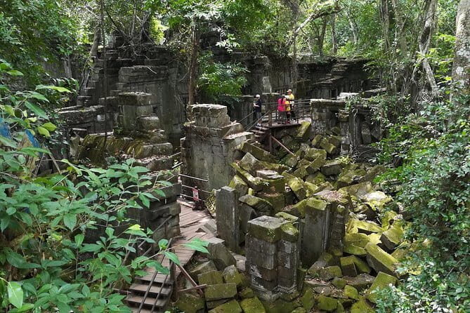 Preah Khan, Neak Pean, Ta Som-East MebonTemple - Grand Circuit - Neak Pean: not a temple, a sanctuary on water