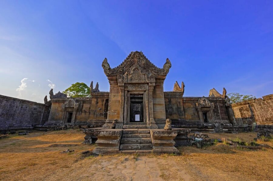 Preah Vihear, Koh Ker and Beng Mealea Private Day Tour - Koh Ker: Prasat Ling and Prasat Bram in the heat of the day