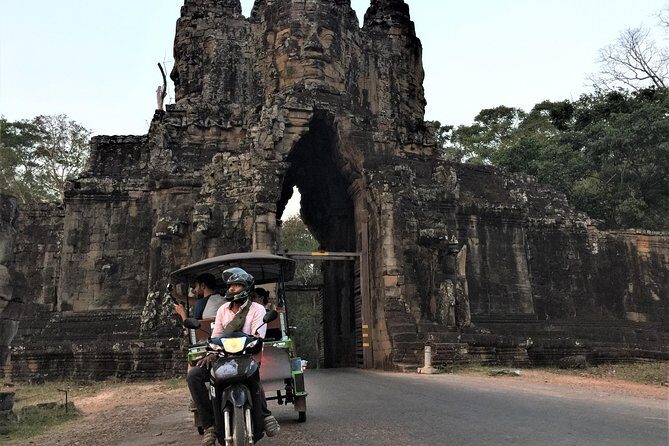 Private Angkor Sunrise Bayon Ta Prohm Bonteay Srie Vip Tour - Ta Prohm and the Tomb Raider Look: Trees Over Stone