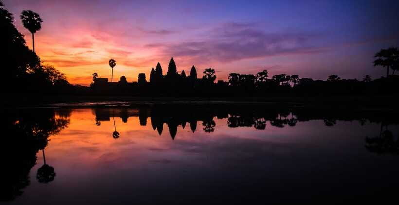 Private Angkor Sunrise, Guide Breakfast and Tuktuk included - Elephant Terrace (350m) and Bayon: Switching From Roots to Power