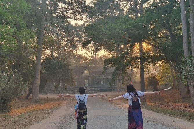 Private Angkor Sunrise & Major Temples Tour by English Speaking SUV Car Driver - Sunrise Angkor Wat: why early beats any checklist