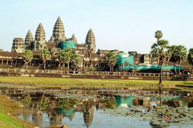 Private Angkor Temple including Sunrise Viewing - Stop 1: Angkor Wat Main Entrance and the Sunrise Light Show
