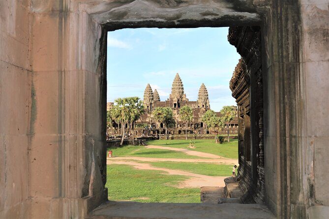 Private Angkor Temples Walking Tour from Siem Reap - Angkor Thom on foot: walls, Victory Gate, and the less-crowded circuit