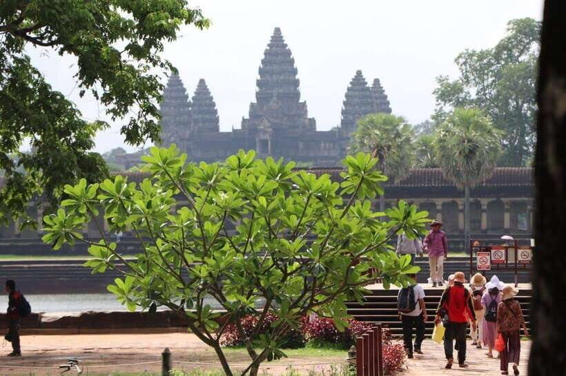Private Angkor Wat Sunset Tour with Lunch and Snack Included - Angkor Wat: The Big One, Explained So It Makes Sense