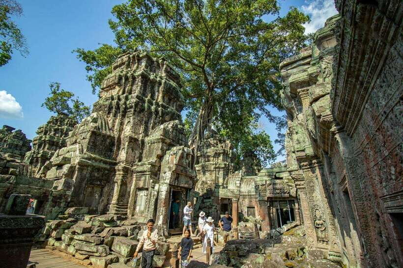 Private Angkor Wat Sunset Tour with Lunch and Snack Included - Lunch Break Near the Temples: Fuel Up Before the Afternoon Push