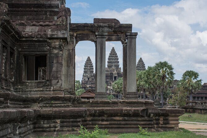 Private Angkor Wat Temple Tour - Stop 1: Angkor Wat, the icon and the inside story