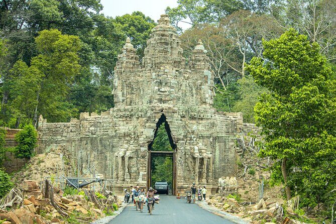 Private Angkor Wat Tour & Angkor Park/Heritage With Local Guide - Ta Prohm: ruined jungle atmosphere with enough time to slow down