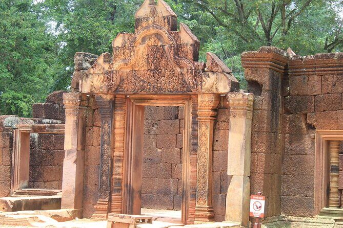 Private Banteay Srei and 4 Temples Guided Tour - Private Car and Hotel Pickup: how the day actually feels