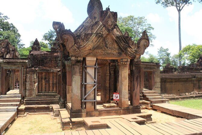 Private Banteay Srei and 4 Temples Guided Tour - Banteay Srei: the Citadel of Women in pink sandstone