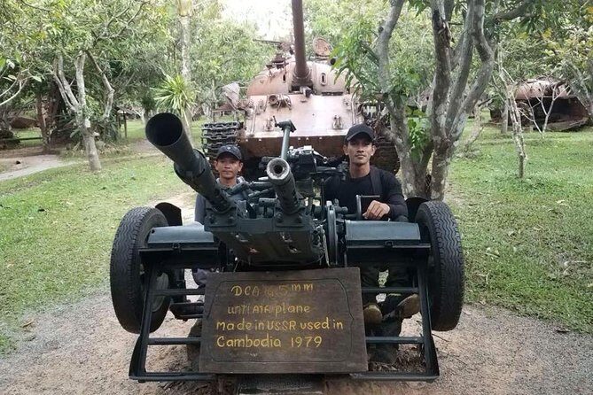 Private City Tour in Siem Reap - Psar Chaa (Old Market) and Cheas Guesthouse: souvenirs with a pulse