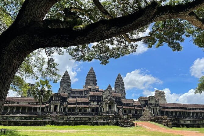 Private Day Tour to Koh Ker Off the Beaten Track - What to expect from the guide: Panha’s kind of added value