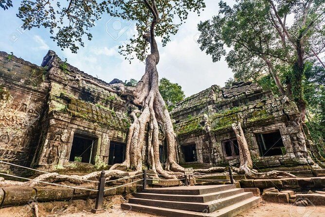 Private guided Full -day Angkor tour with sun set - Stop 6 (sunset tours): Phnom Bakheng, the hilltop view moment
