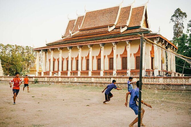 Private Half-Day Silk Island Trip from Phnom Penh - Temple stop and a roadside snack on the way