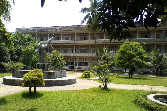 Private Half Day Trip to Genocidal Museum & Killing Field - Should you book this private half-day trip to Tuol Sleng and Choeung Ek?