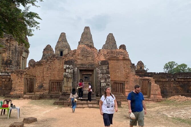 Private Kbal Spean Trekking Tour with Banteay Srei - Stop 1: Kbal Spean and the hike that sets the tone