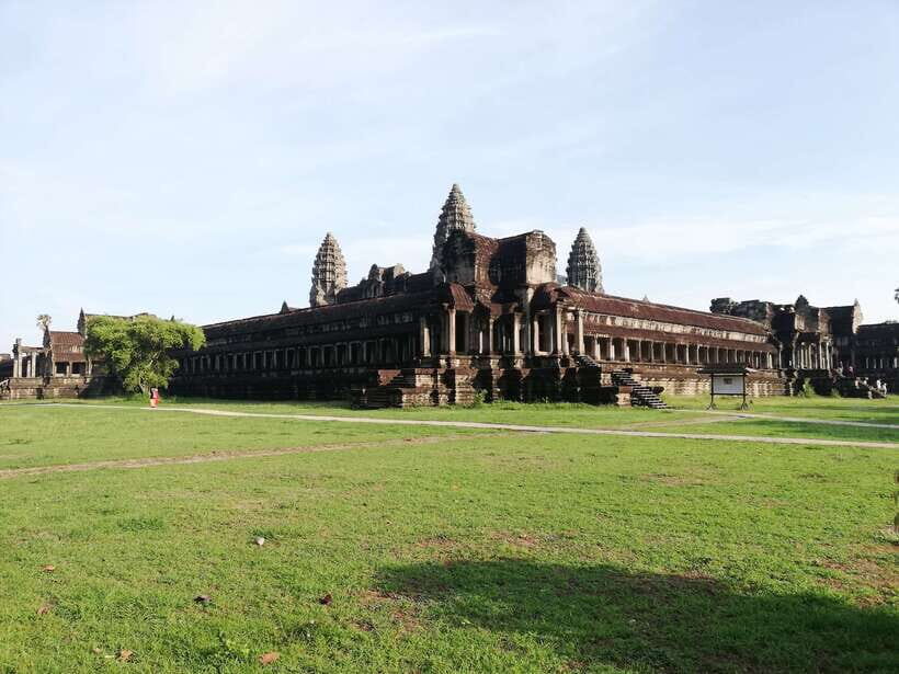 Private Sunrise Angkor Wat Tour - Bayon Temple’s smiling faces: when you slow down, the stone tells more