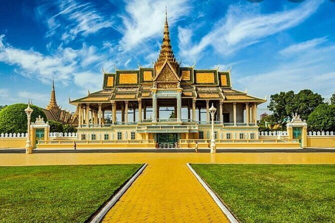 Private Taxi from Siem Reap to Phnom Penh - Speak English Driver - A private Siem Reap–Phnom Penh transfer with real-world comfort