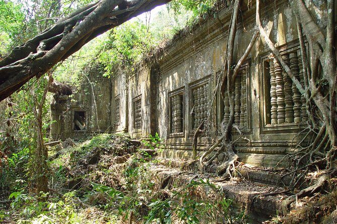 Private Tour to Beng Mealea Jungle Temple and Koh Ker - Koh Ker: climb the pyramid and meet Shiva-linga symbolism