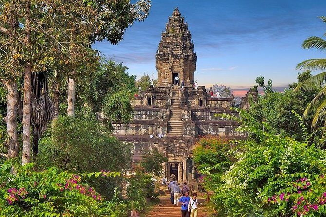 Private Tours Angkor Wat For 2 Days - Day 1: Banteay Srei, Preah Khan, Neak Pean, Pre Rup, and Phnom Bakheng sunset
