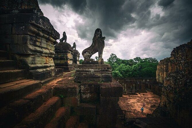 Private Transfer : Siem Reap ↔ Battambang - Staying Cool: Cold Towels, Ice-Cold Water, and Smart Vehicle Choice