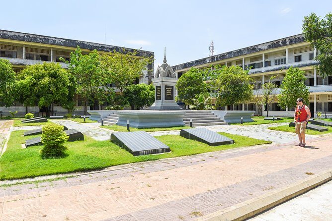 Remnants of a Khmer Rouge Era - A guide can change the whole experience: what a dedicated explainer adds