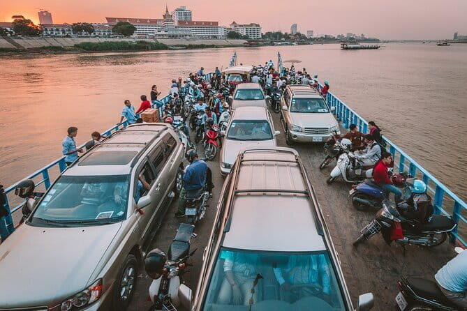 Riverside Walking Tour with Snack, Drinks & Local Ferry Ride - Meeting Mad Monkey and starting at the right time (4:30pm)