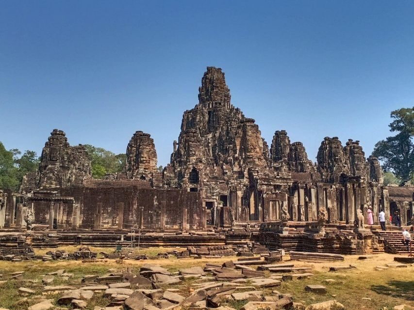 Sharing Trip to Angkor Temple with sunset - Bayon Temple: 216 faces and the art of picking angles