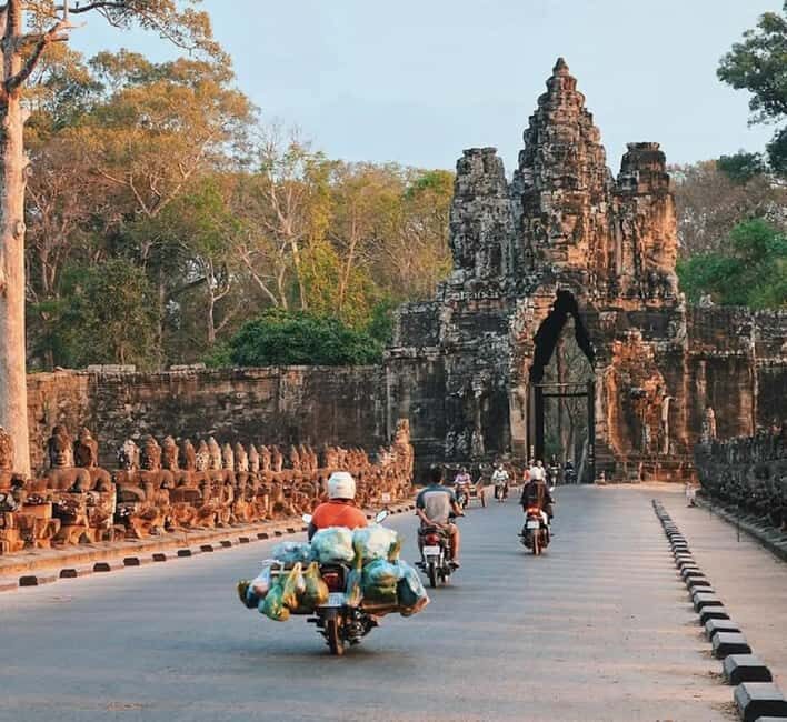 Siem Reap: 1-Day Angkor Group Tour with Italian Guide - Pickup timing, vehicles, and staying sane in the heat