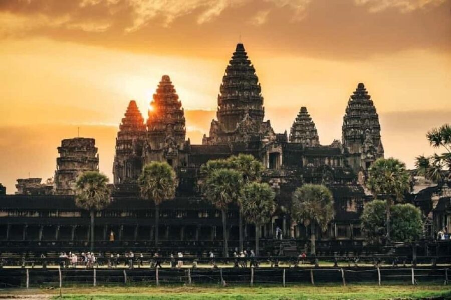 Siem Reap: 1-Day Angkor Wat Sunrise Tour in Spanish - Guide quality: friendly Spanish, names you might see