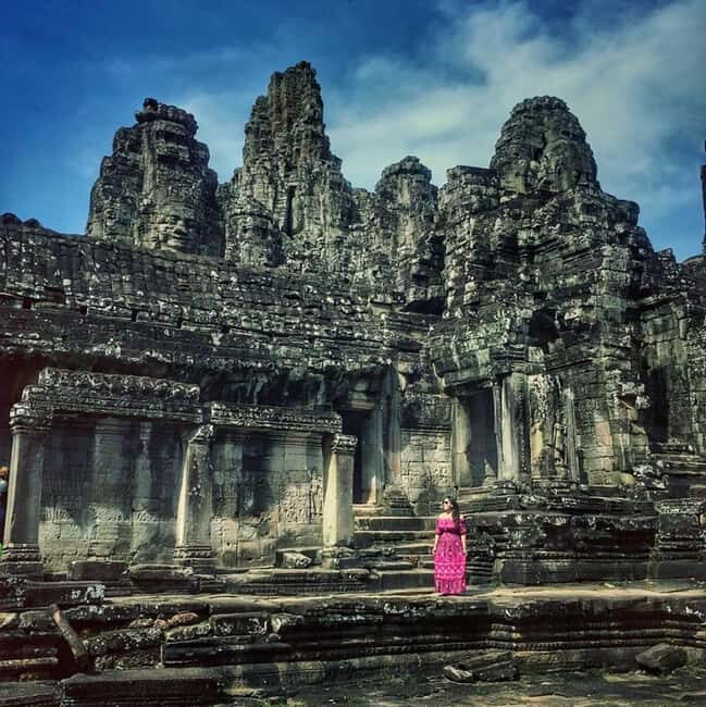 Siem Reap: 1-Day Angkor Wat Sunrise Tour in Spanish - Getting to the temples: small group comfort, simple logistics