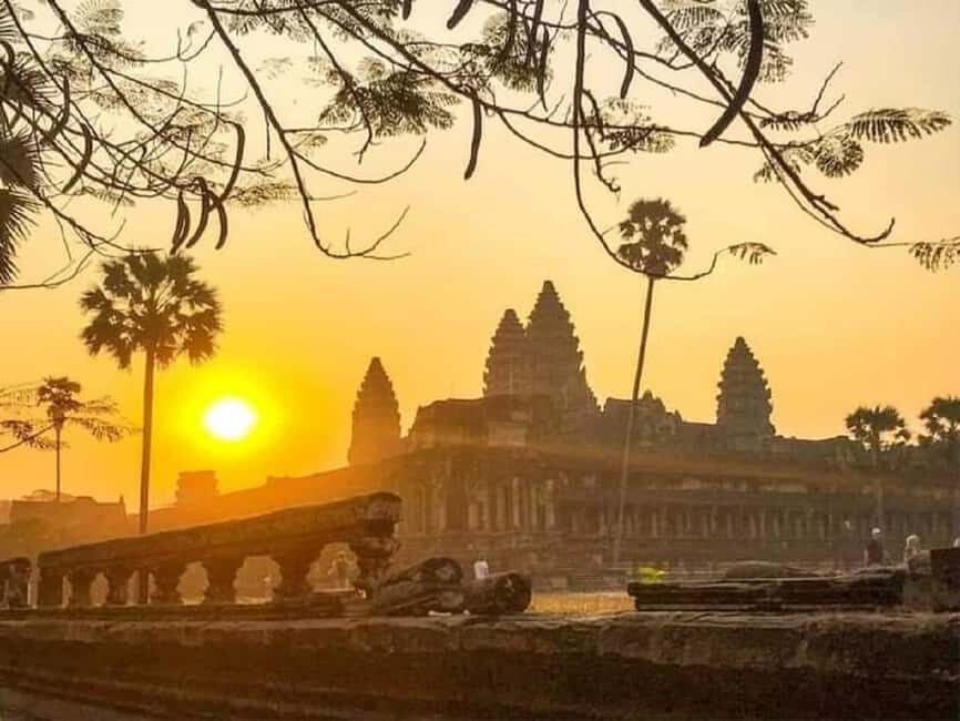 Siem Reap: 1-Day Angkor Wat Sunrise Tour in Spanish - Guided Angkor Wat: history you can connect to the stones