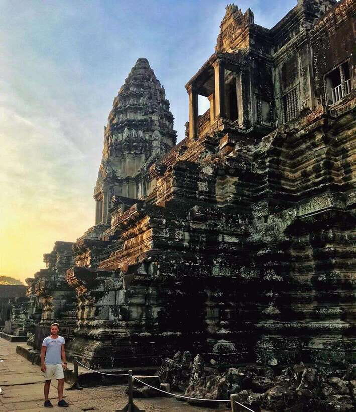 Siem Reap: 1-Day Angkor Wat Sunrise Tour in Spanish - Ta Prohm and the breakfast pause that keeps your day sane