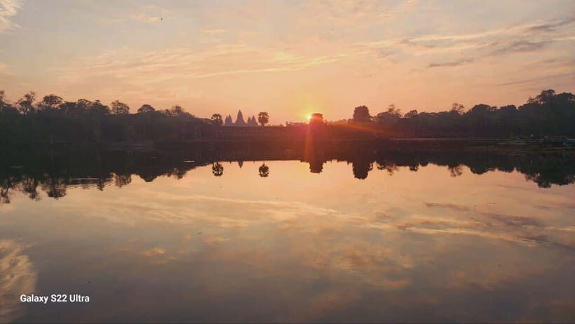 Siem Reap: 1-Day Angkor Wat Sunrise Tour in Spanish - Price and value: $65 tour + the $37 ticket reality