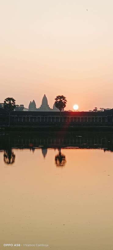 Siem Reap: 1-Day Angkor Wat Sunrise Tour in Spanish - What to pack (and what the temple rules mean for your outfit)