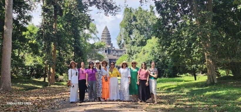 Siem Reap: 1-Day Angkor Wat Tour in Portuguese - Victory Gate photo stop: quick, but strategically placed