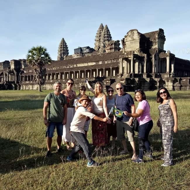 Siem Reap: 1-Day Angkor Wat Tour in Portuguese - Pickup, transport, and pacing in Siem Reap