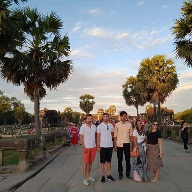 Siem Reap: 2-Day Angkor Tour with Spanish-Speaking Guide - What to Bring (So You Don’t Spend the Day Uncomfortable)