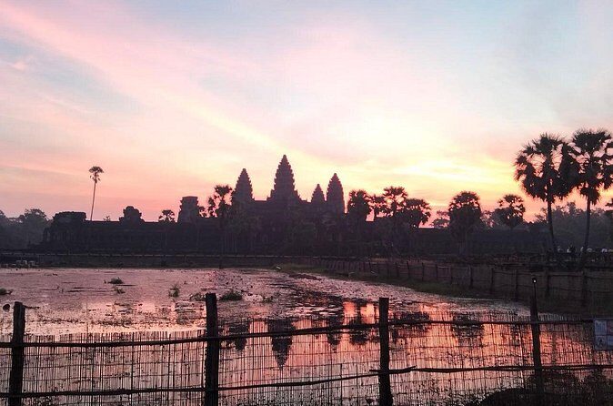 Siem Reap: 2-Day Temples with Bonteay Srei Private Tour - Neak Pean and the “middle of water” temple idea