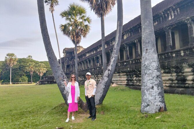Siem Reap: 2-Day Temples with Bonteay Srei Private Tour - Angkor Thom essentials: Bayon faces, elephants, and Baphuon’s quick hit