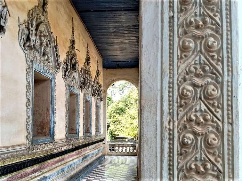 Siem Reap: 3-Hour Behind-the-Scenes Tuk-Tuk Tour - Wat Bo: oldest pagoda, monk blessing, and the rules you must respect