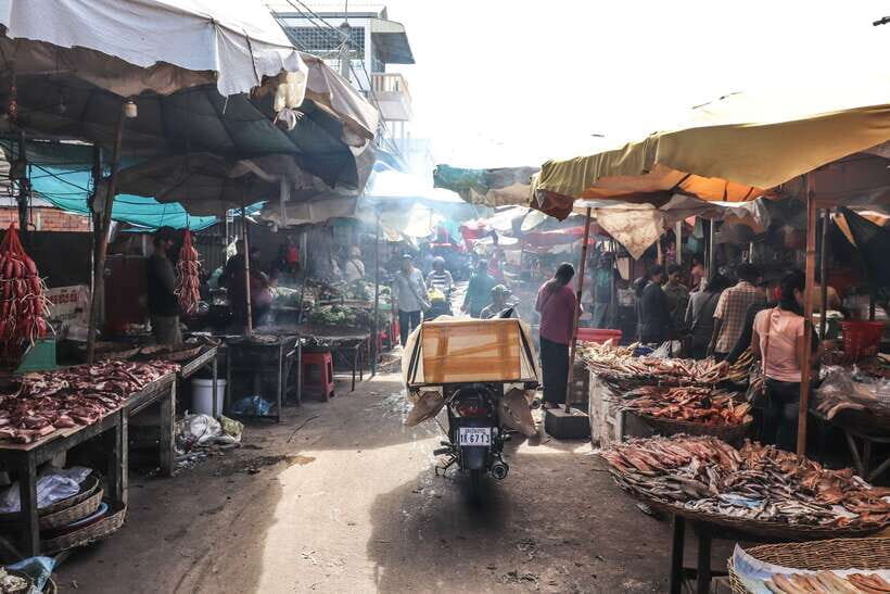 Siem Reap: 3-Hour Behind-the-Scenes Tuk-Tuk Tour - Theam’s House gallery: art through a local’s private lens