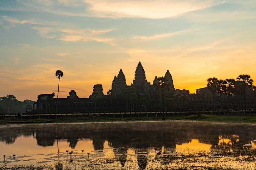 Siem Reap: Angkor Sunrise 2 Days Guided Bike Tour - Ta Prohm, Angkor Thom, Bayon, Preah Khan, Tomb Raider