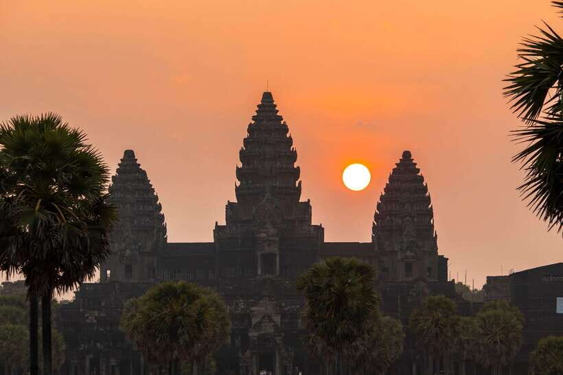 Siem Reap: Angkor Sunrise Private Tour - World Heritage Site - Angkor Thom: Walking the Walls Before You Reach Bayon