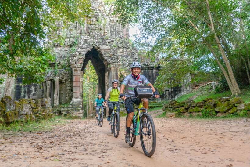Siem Reap: Angkor Sunset Bike & Boat Tour /E-Bike Available - Why this Angkor sunset tour feels less stressful